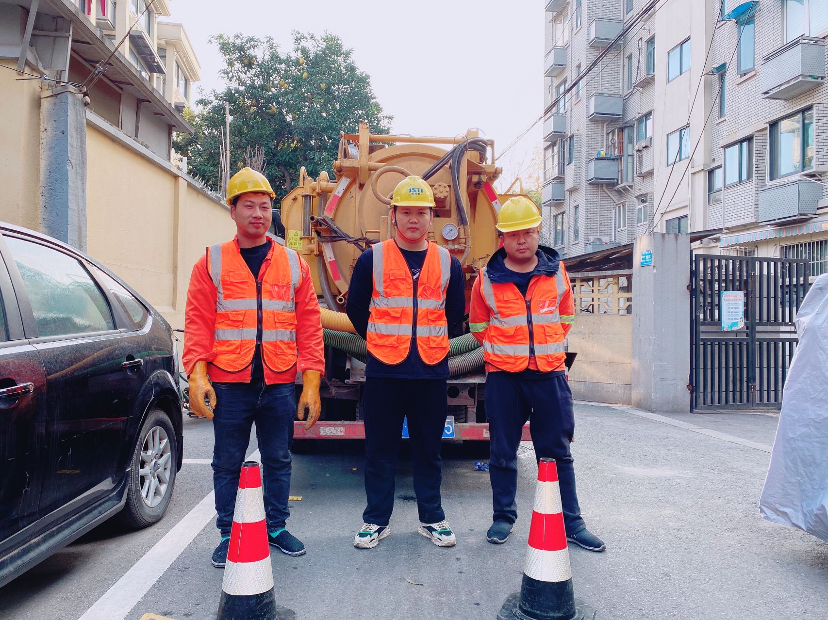 单位南京某小区管道清淤检测施工